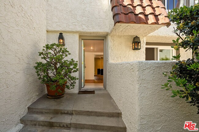 Building Photo - 129 Alta Ave