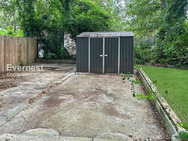 Building Photo - 1 Bed, 1 Bath Home with Off-Street Parking / Pet-Friendly / Coming Soon!