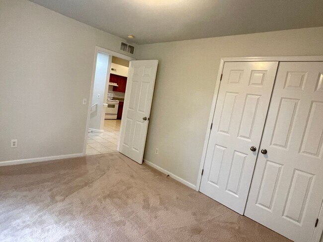 Building Photo - 54274 E Annsbury Cir