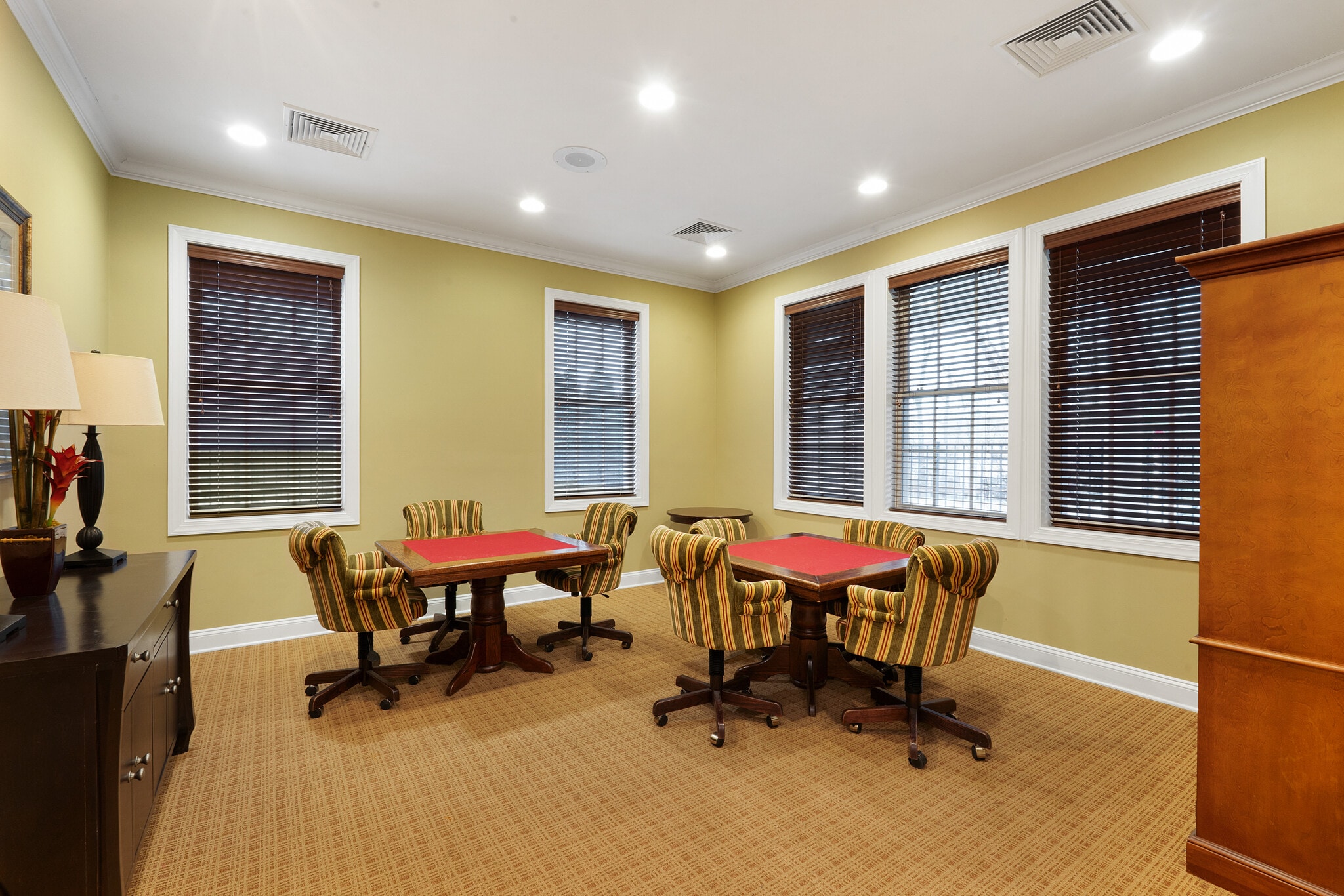 Card Room - 64 Henning Ter