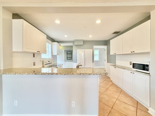 Building Photo - 909 W Fribley St