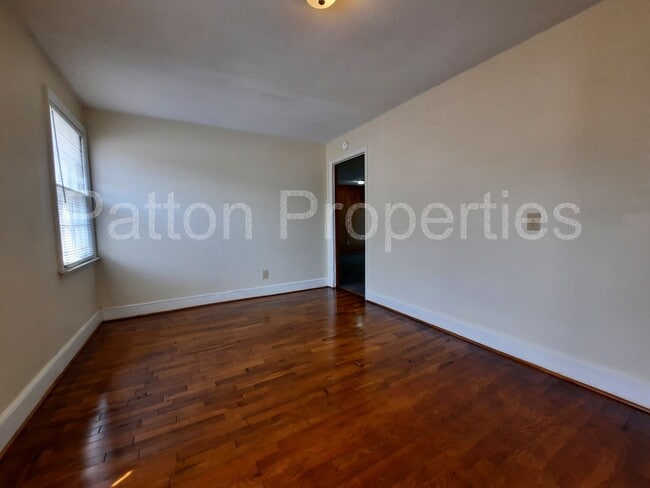 Building Photo - College Place Home