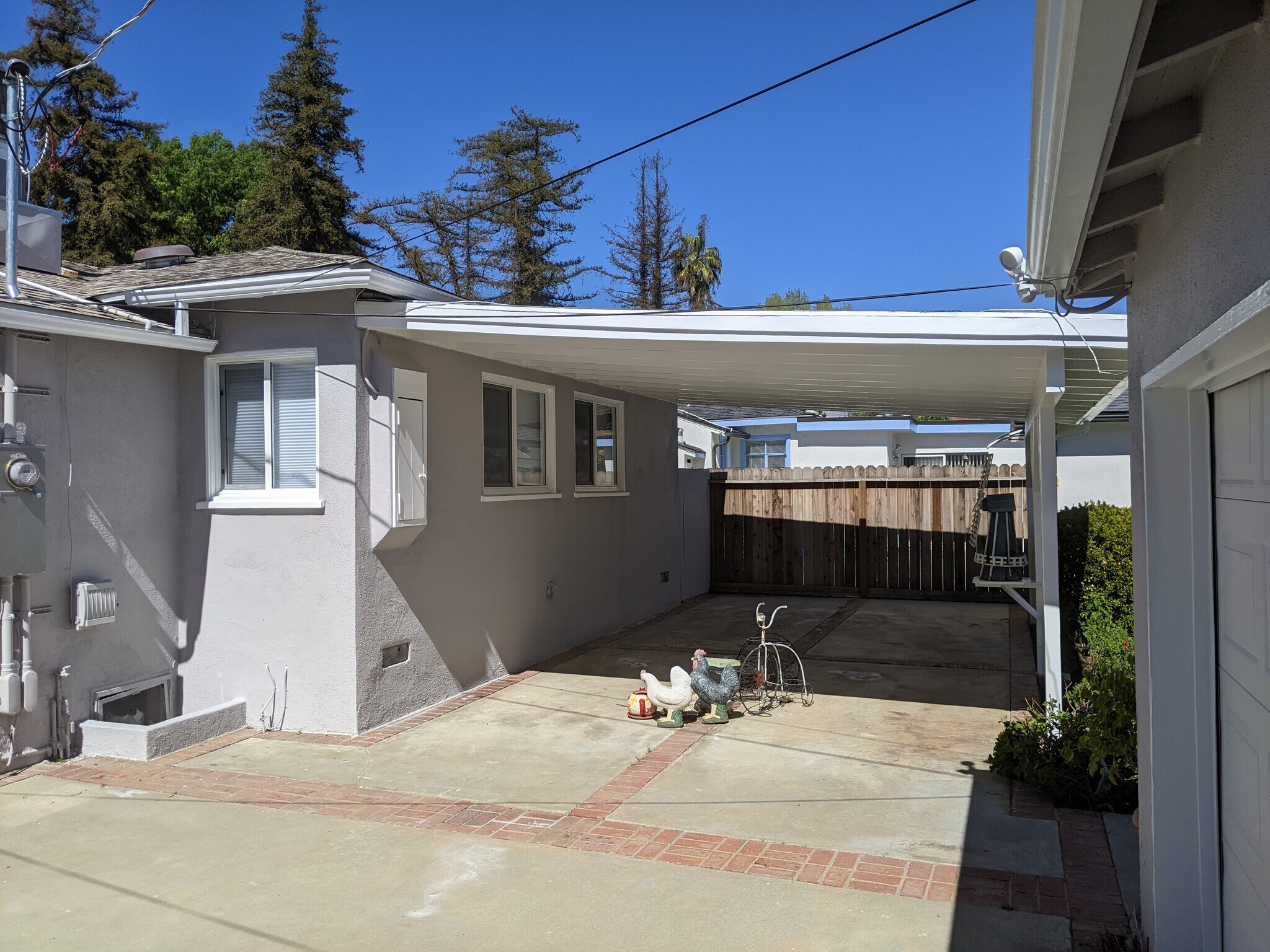 Building Photo - 5636 Cedros Ave