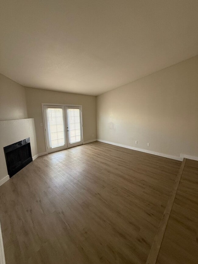 Building Photo - Central Phoenix Townhome Oasis – 3 Bed, 2 Bath, Gated with Pool!