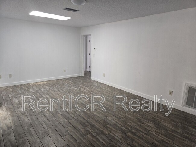 Building Photo - 1530 Fife Ct