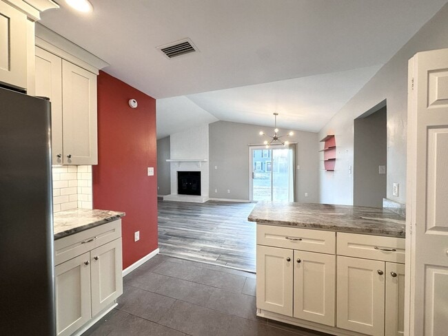 Building Photo - Eclectic & Charming Updated Ranch