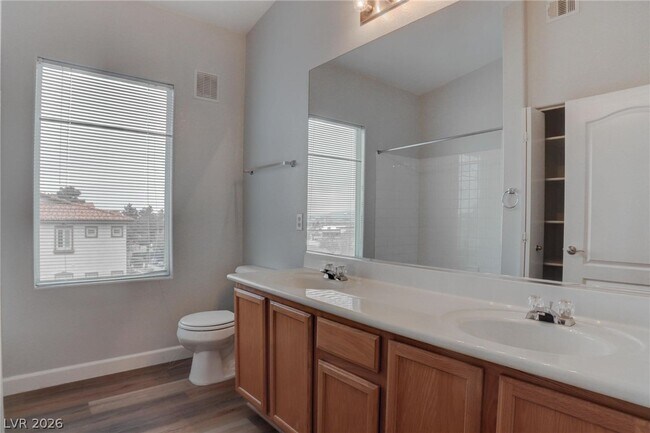 Building Photo - 2305 W Horizon Ridge Pkwy