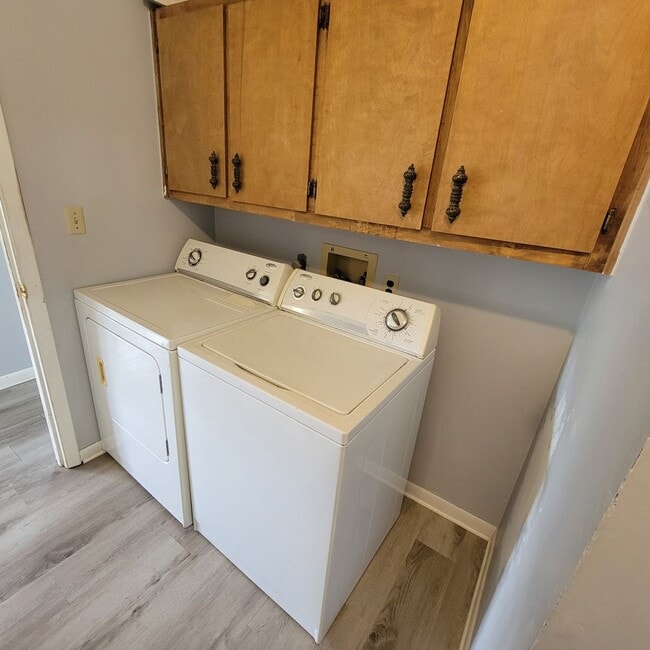 Building Photo - 2/1-Apartment-Sparta City Limits