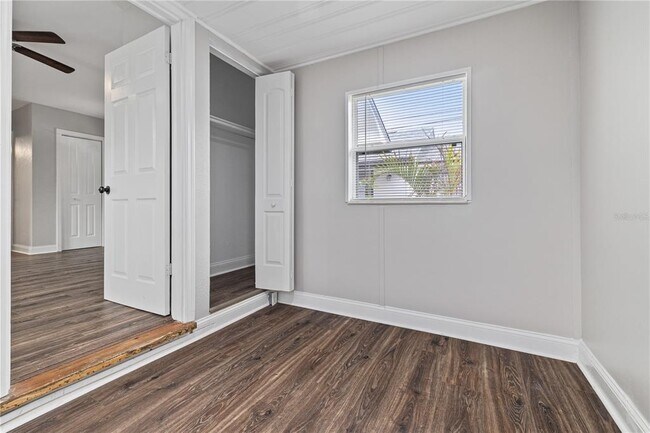 Building Photo - 917 30th Ave N