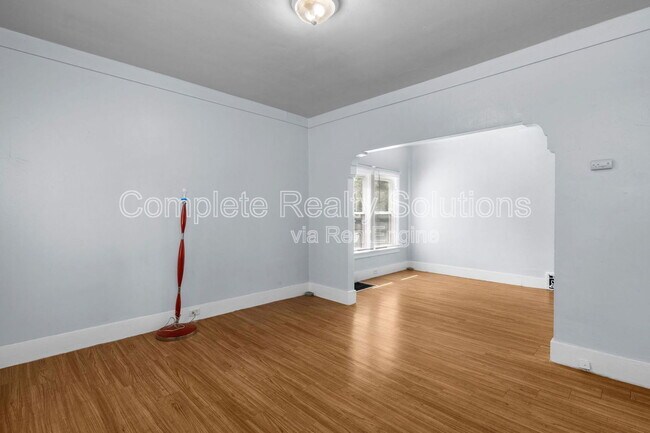 Building Photo - 8896 Alva Ave