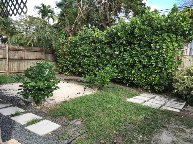 Building Photo - 2858 N Dixie Hwy