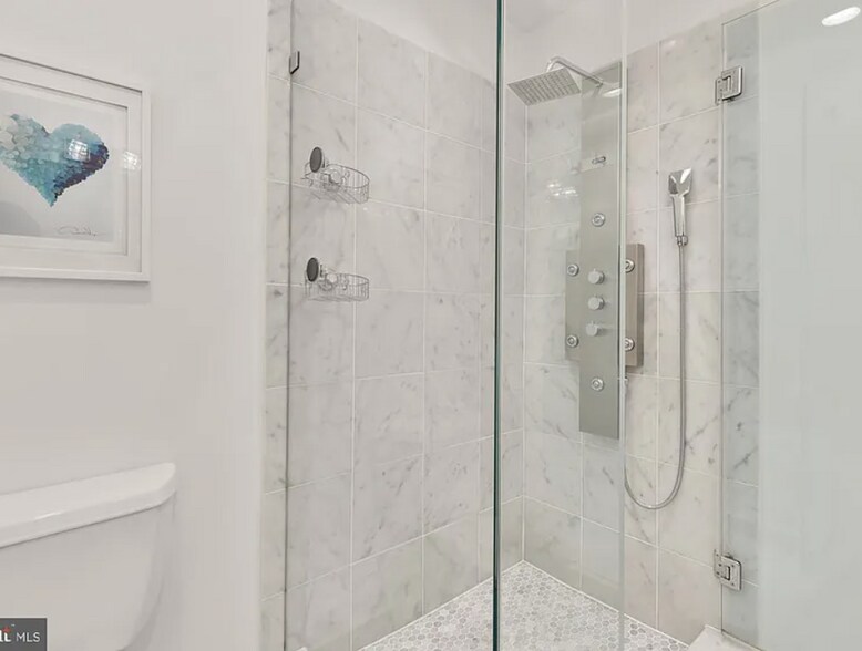 primary bath - 1230 Fairmont St NW