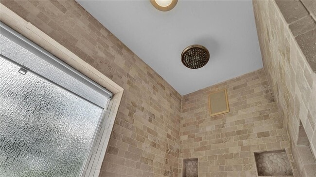 Building Photo - 2128 Sycamore Dr