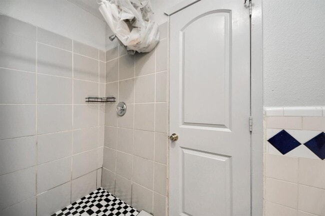 Building Photo - 914 Kress St