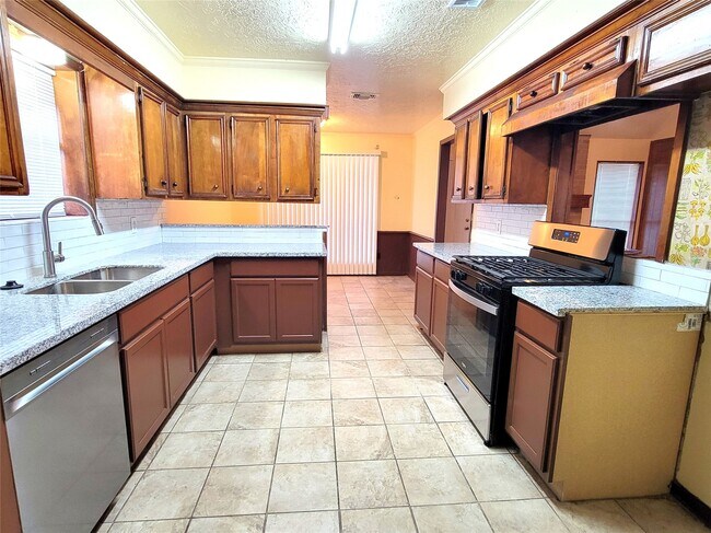Building Photo - 12811 Stillington Dr