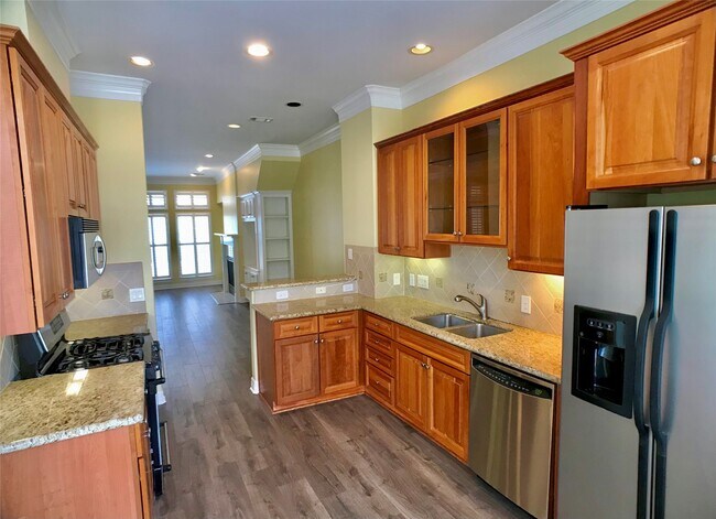 Building Photo - 2104 Bancroft Ln