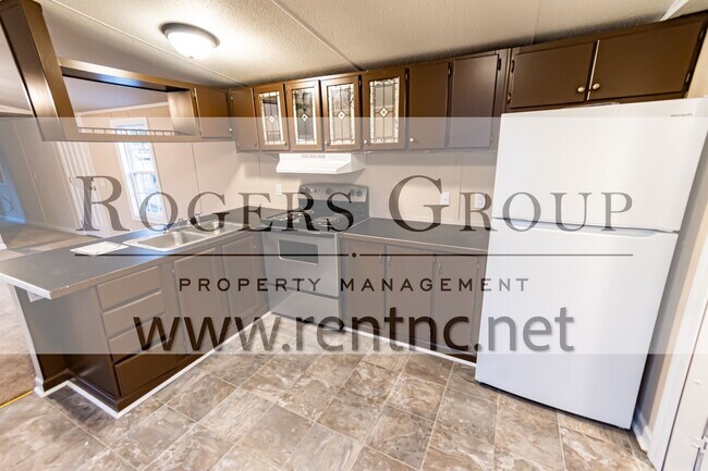 Building Photo - 2 Country Ln