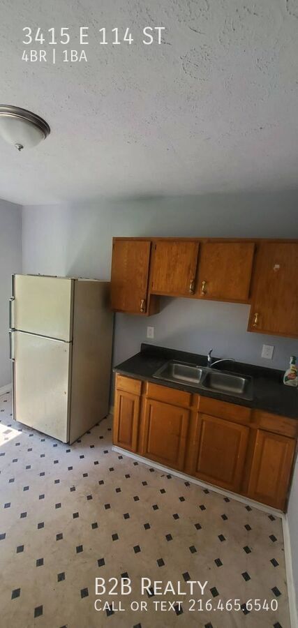 Building Photo - 3415 E 114th St