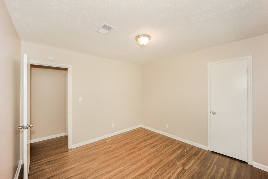 Building Photo - 156 Meadowlark Ln