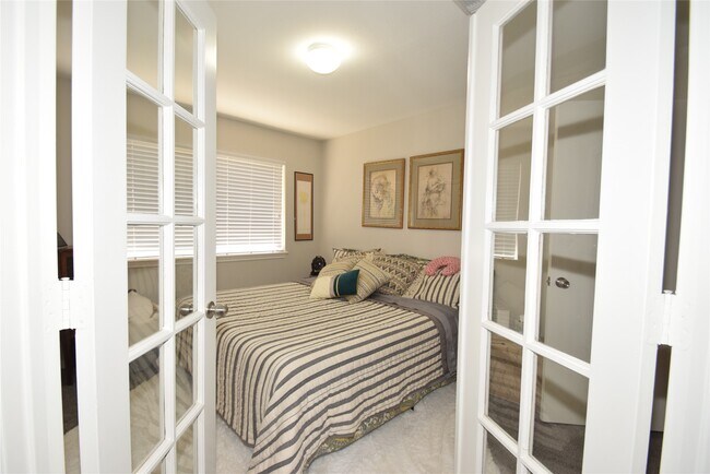 Building Photo - 22922 Glenover Dr