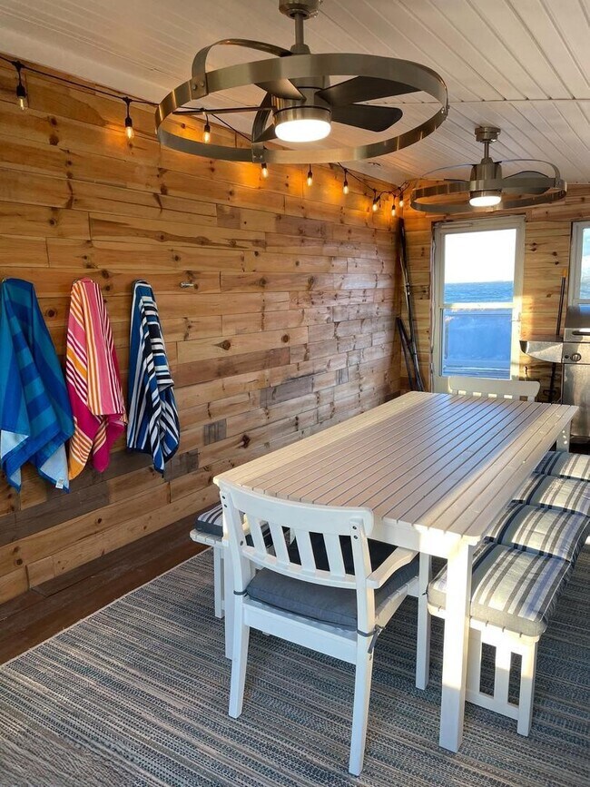 Building Photo - 8034 Riverview Rd