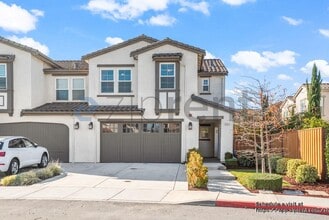 Building Photo - 205 Vereda del Turia