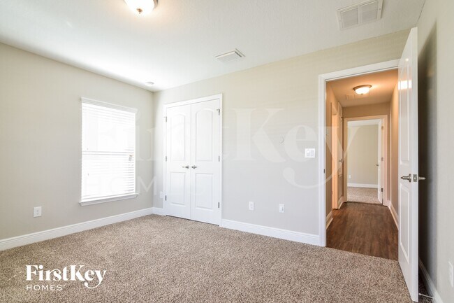 Building Photo - 14503 Dunrobin Dr