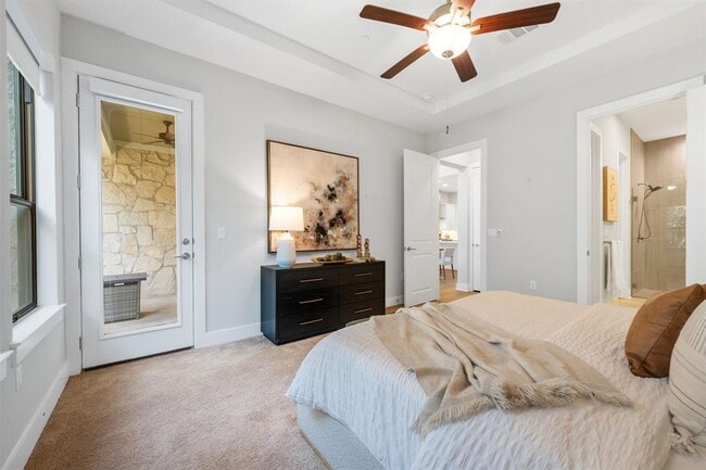 Building Photo - 4323 Spicewood Springs Rd