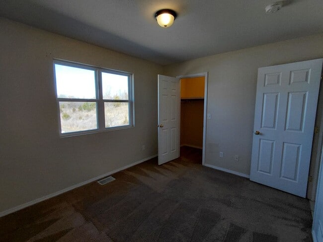 Building Photo - 24444 Sounder Ln