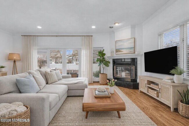 Building Photo - 6 Cook St