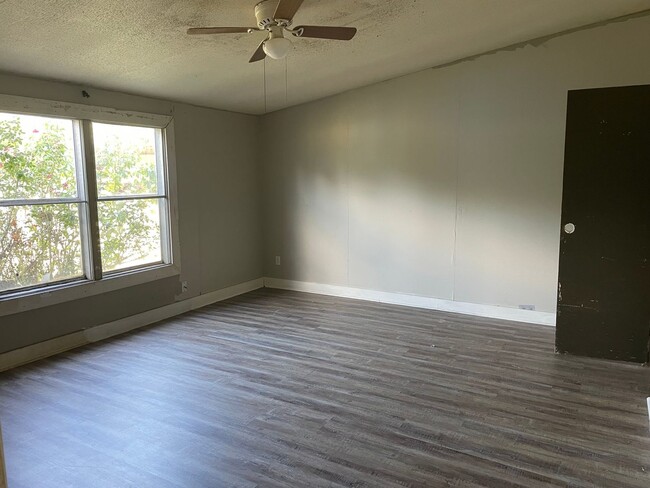 Building Photo - 3 or 4 BR, 2 Bath 1,680 sq ft doublewide m...