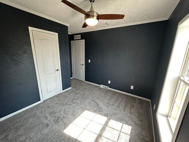 Building Photo - Leicester - Immaculate home on 3/4 acre
