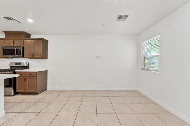 Building Photo - Modern Gated Townhome with Flexible Living Spaces & Stylish Finishes!