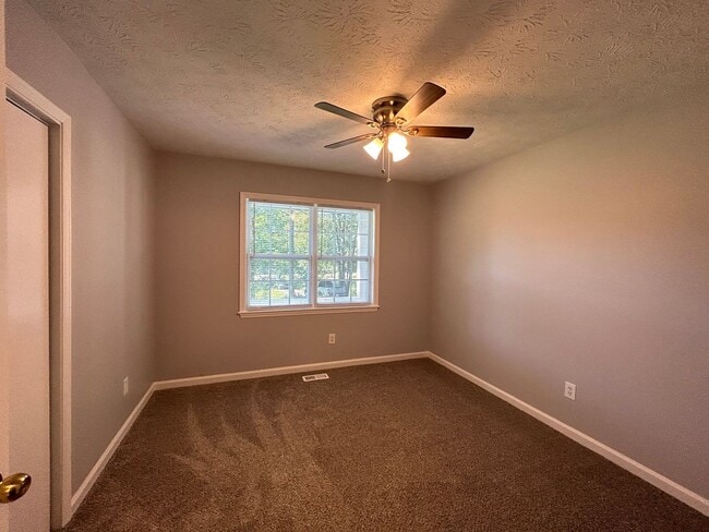 Building Photo - **ASK HOW YOU CAN MOVE IN WITH NO SECURITY DEPOSIT**8546 East Union Hill Rd: Ranch Home with 16x2...