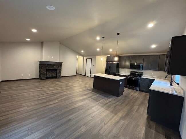 Building Photo - 12772 N Cavanaugh Dr