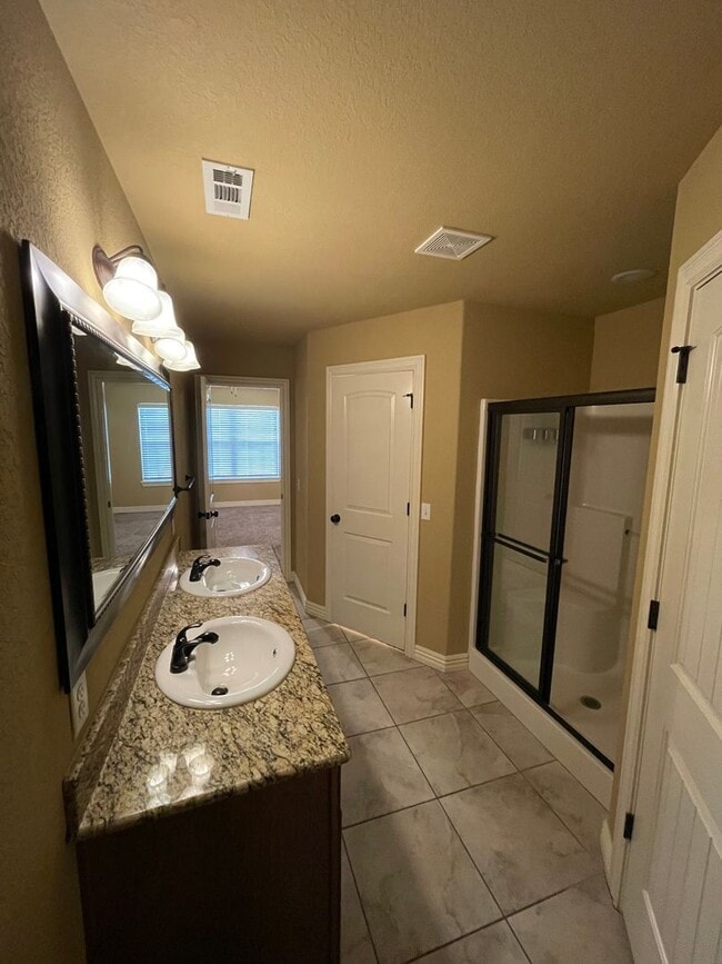 Building Photo - 405 Cherry St