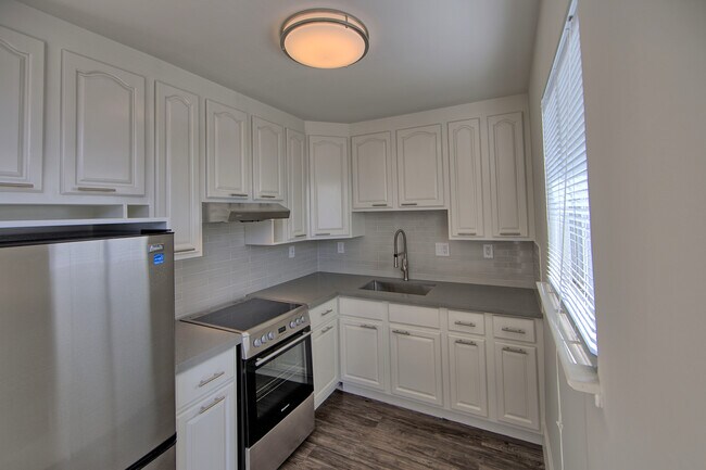 Primary Photo - 268 2nd Ave