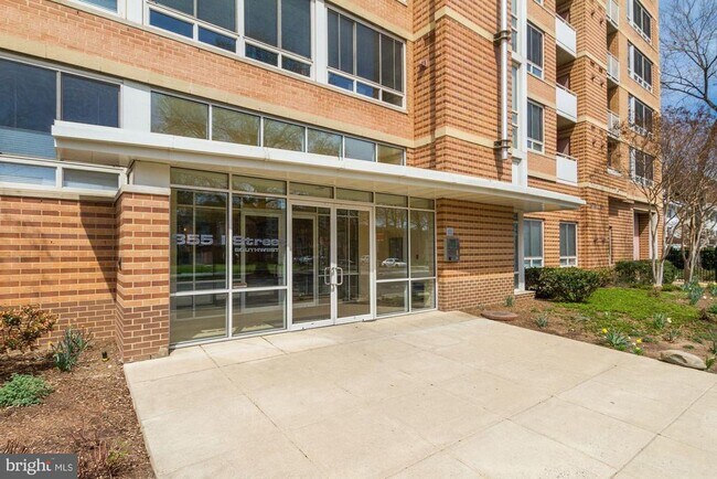 Building Photo - 355 I St SW