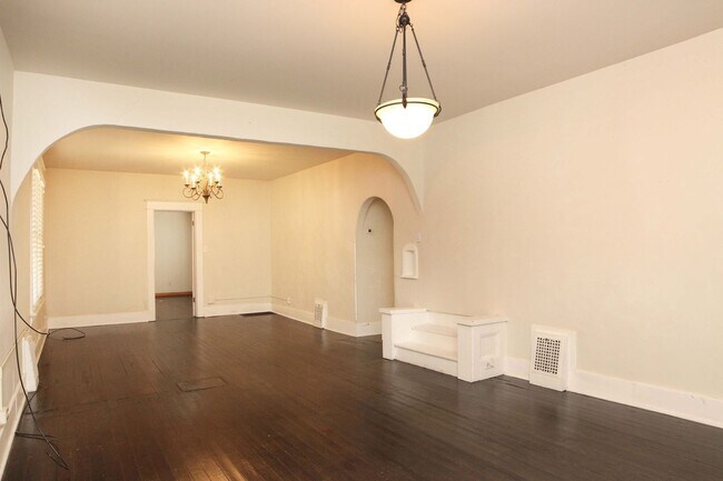 Building Photo - 318-320 W Myrtle