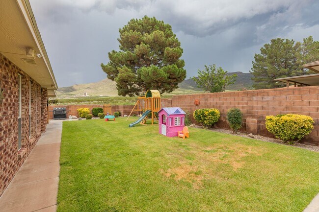 Building Photo - 3 bed 2 bath beautiful home!