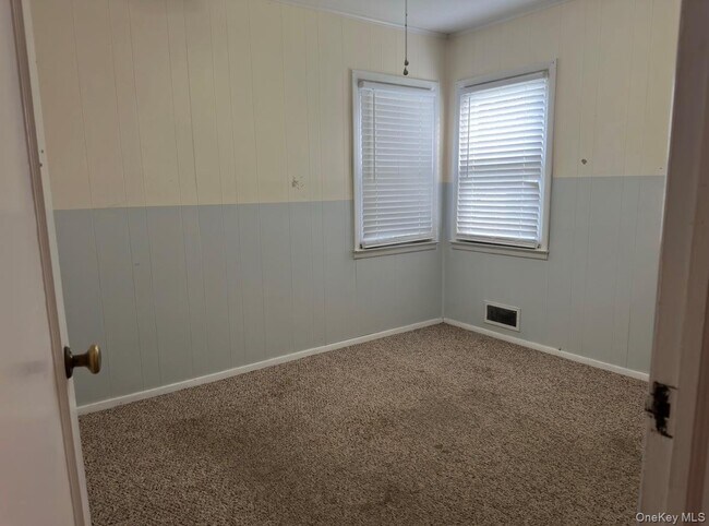 Building Photo - 484 Chelsea Rd