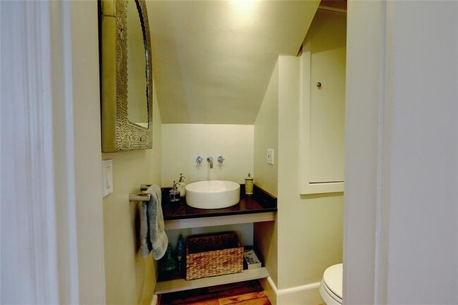 Building Photo - 37 Barnes St