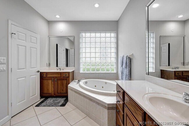 Building Photo - 7602 Greenbrier Cir