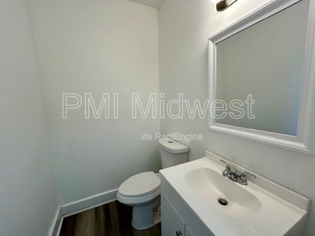 Building Photo - 2960 N Park Ave