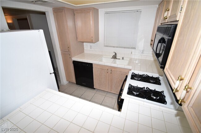 Building Photo - 1901 Villa Palms Ct
