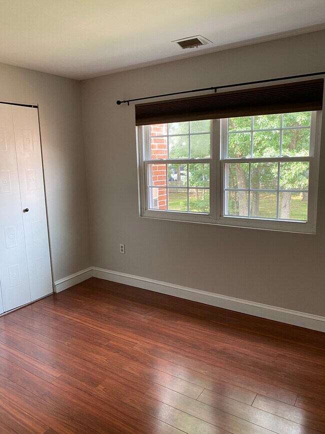 First bedroom - 8 Louisburg Sq
