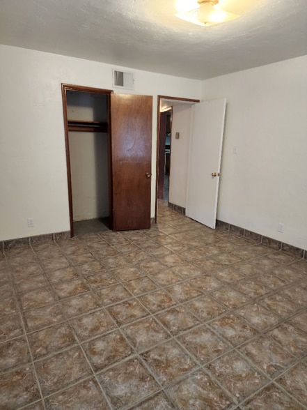Building Photo - 2525 N Edith Blvd