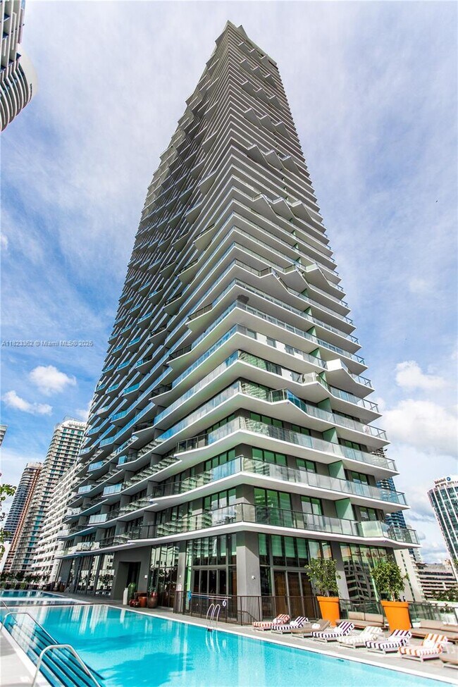 Primary Photo - 1300 S Miami Ave
