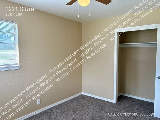 Building Photo - 1221 S 8th-