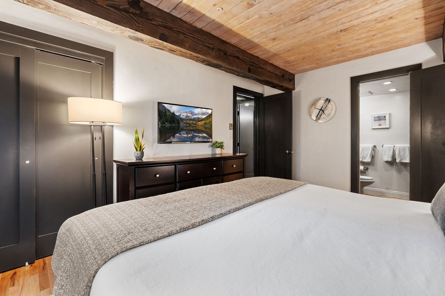 Building Photo - 1039 E Cooper Ave